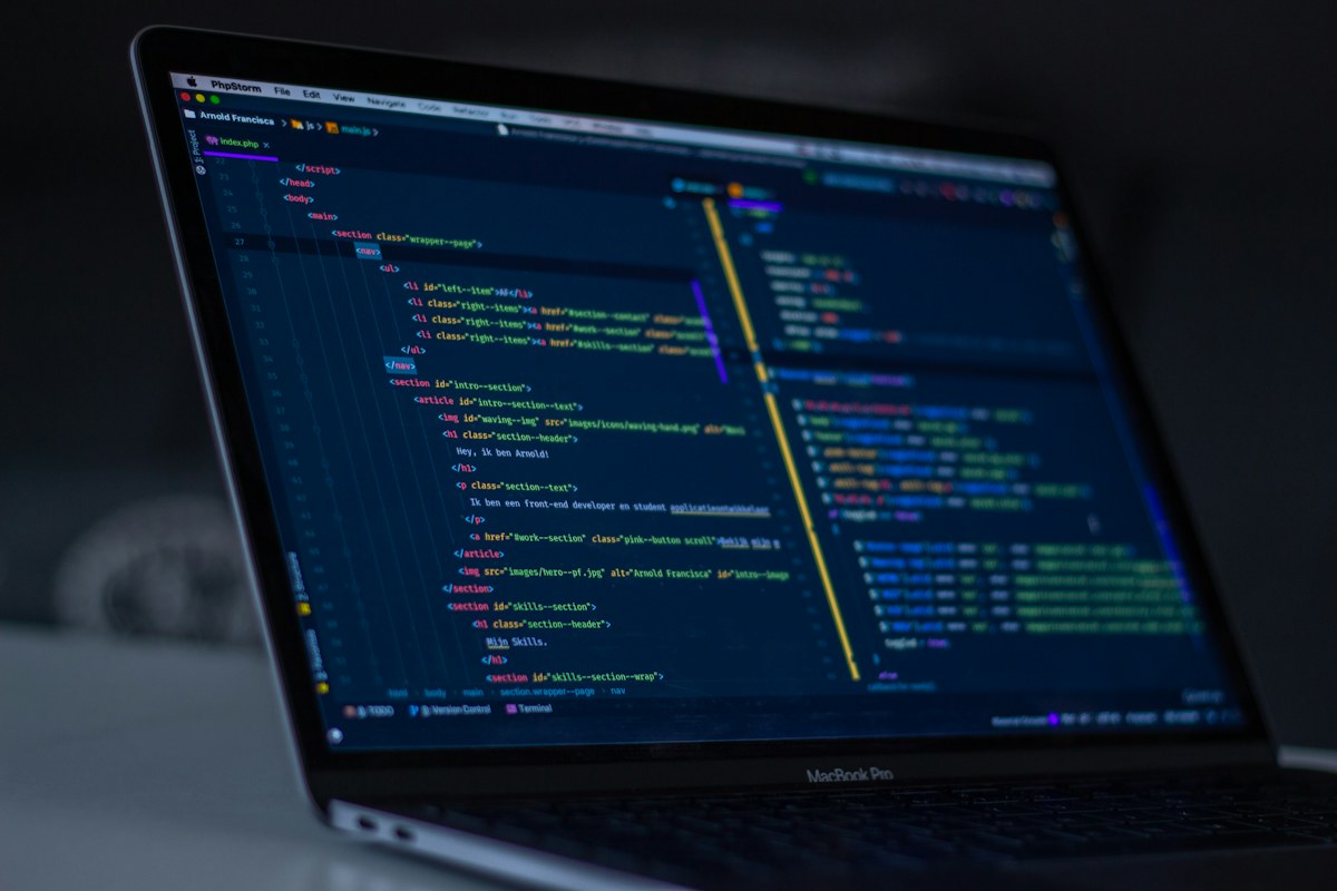 الخوادم وواجهات API — صورة توضيحية